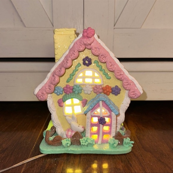 Easter LED Gingerbread House - Picture 1 of 7